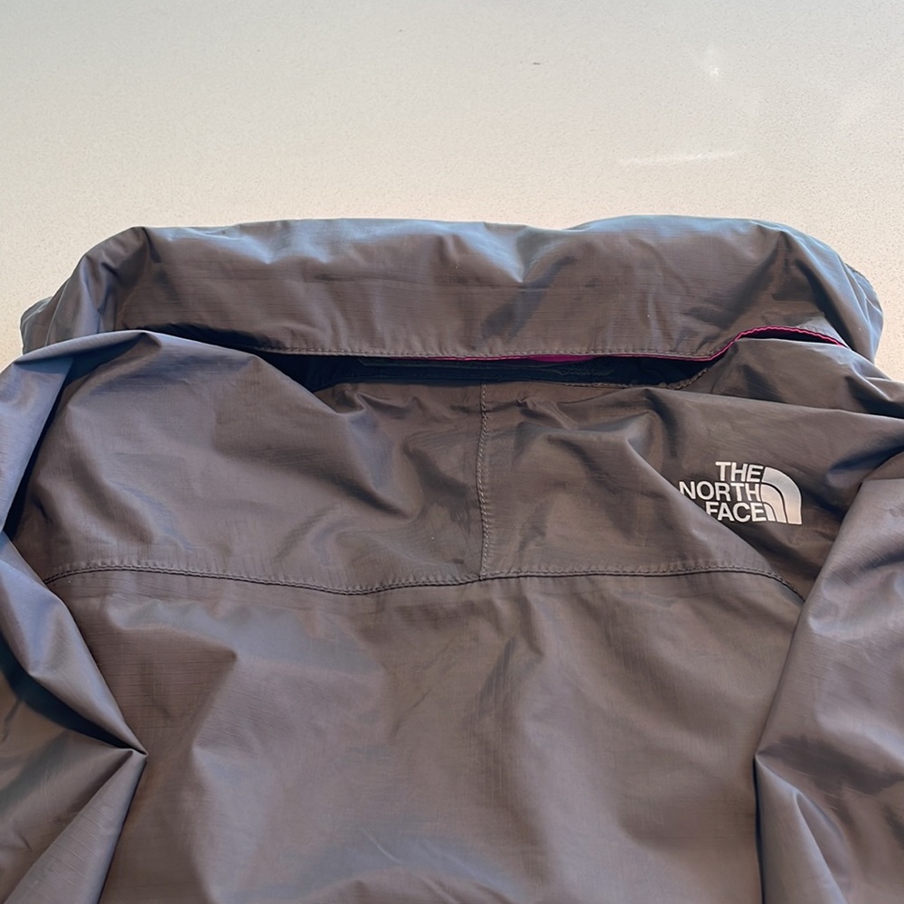 The North Face rain jacket/windbreaker - Picture 6 of 7